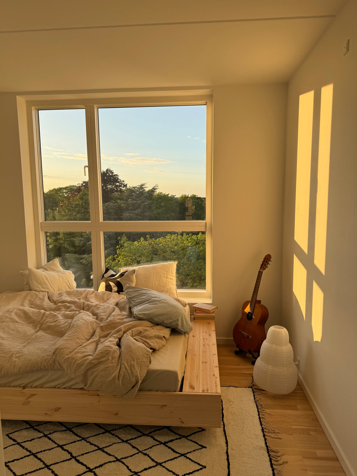 MERGE BED RAW QUEEN SIZE