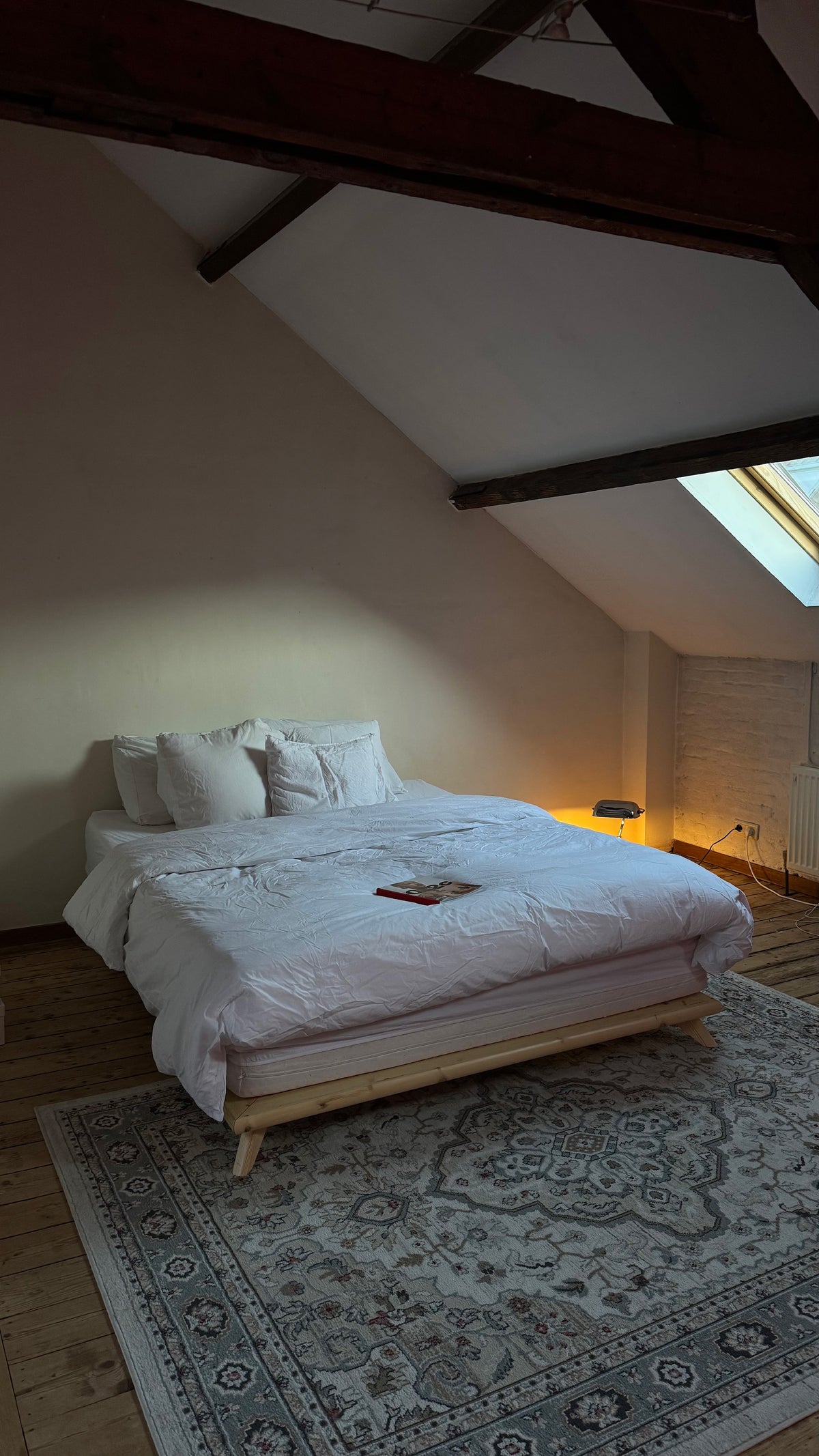 SENZA BED CLEAR LACQUERED QUEEN SIZE