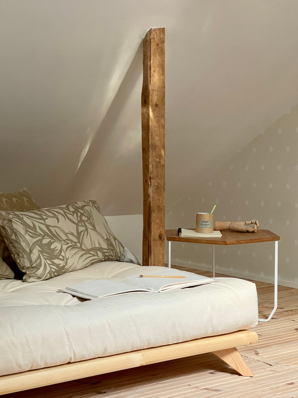 SENZA BED CLEAR LACQUERED QUEEN SIZE