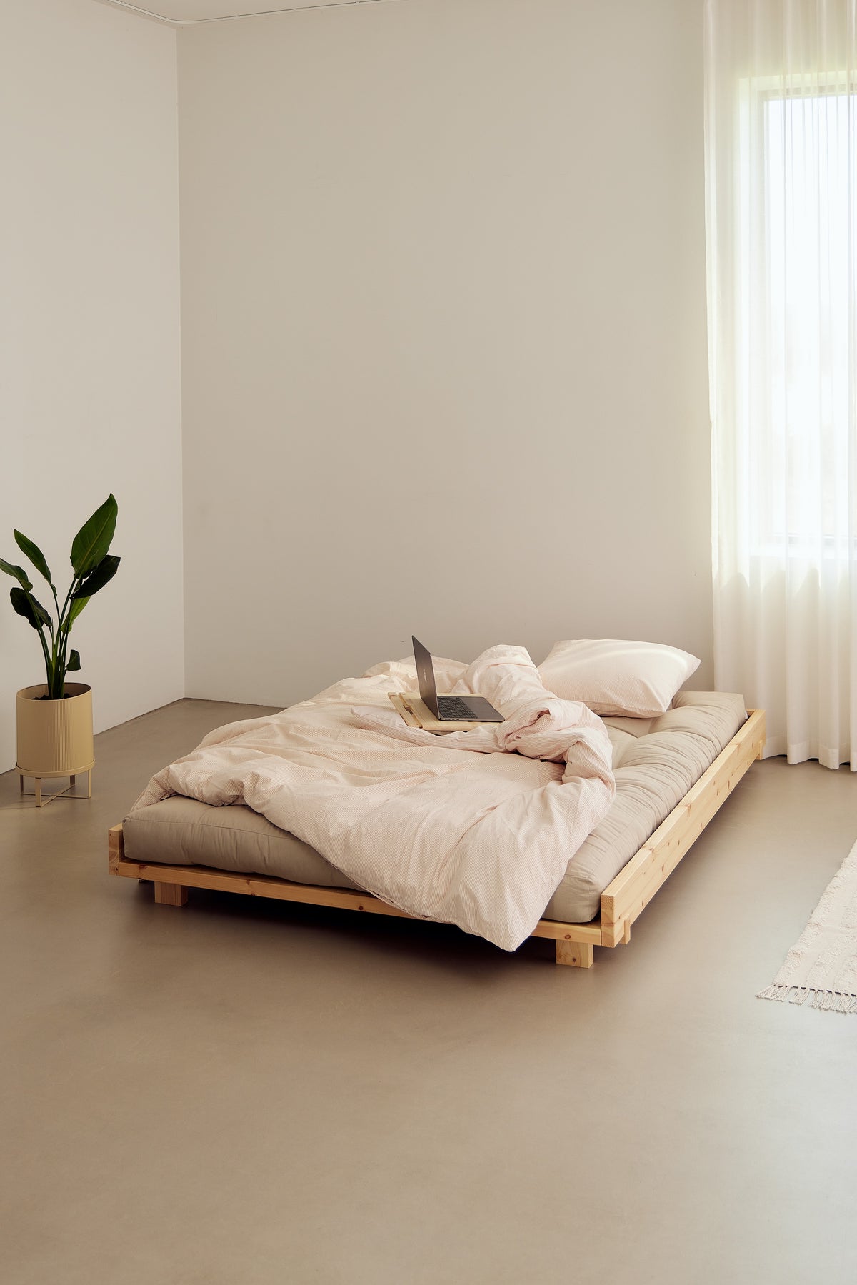SOCIAL BED CLEAR LACQUERED 180 X 200 W. 2 PCS BACK RESTS AND 2 PCS SIDE TABLES