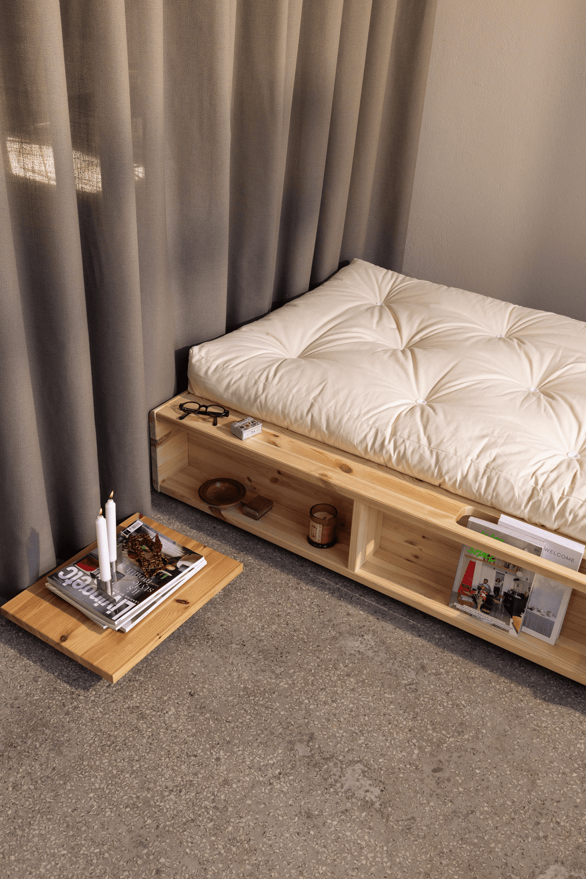 ZIGGY BED CAROB BROWN LACQUERED 90 X 200