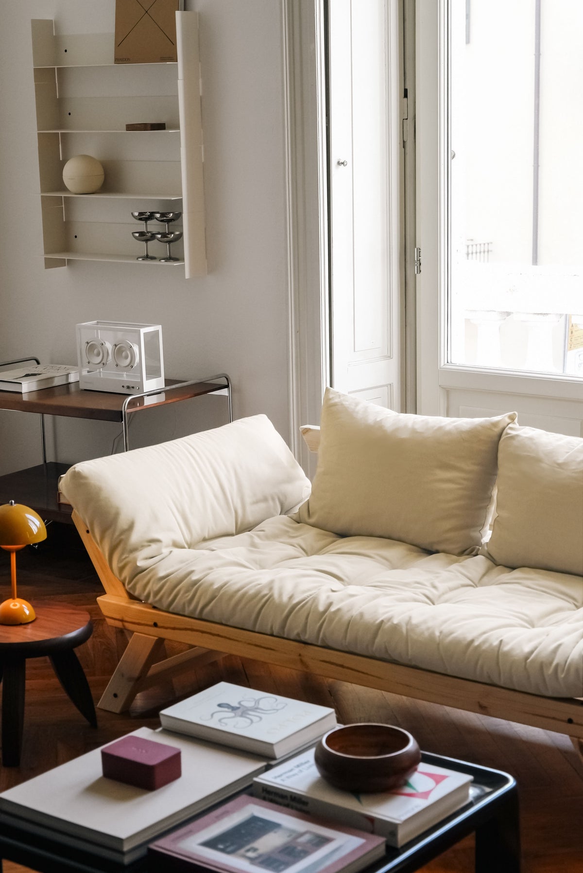 BEBOP CLEAR LACQUERED W. 4-LAYER MIXED MATTRESS BROWN