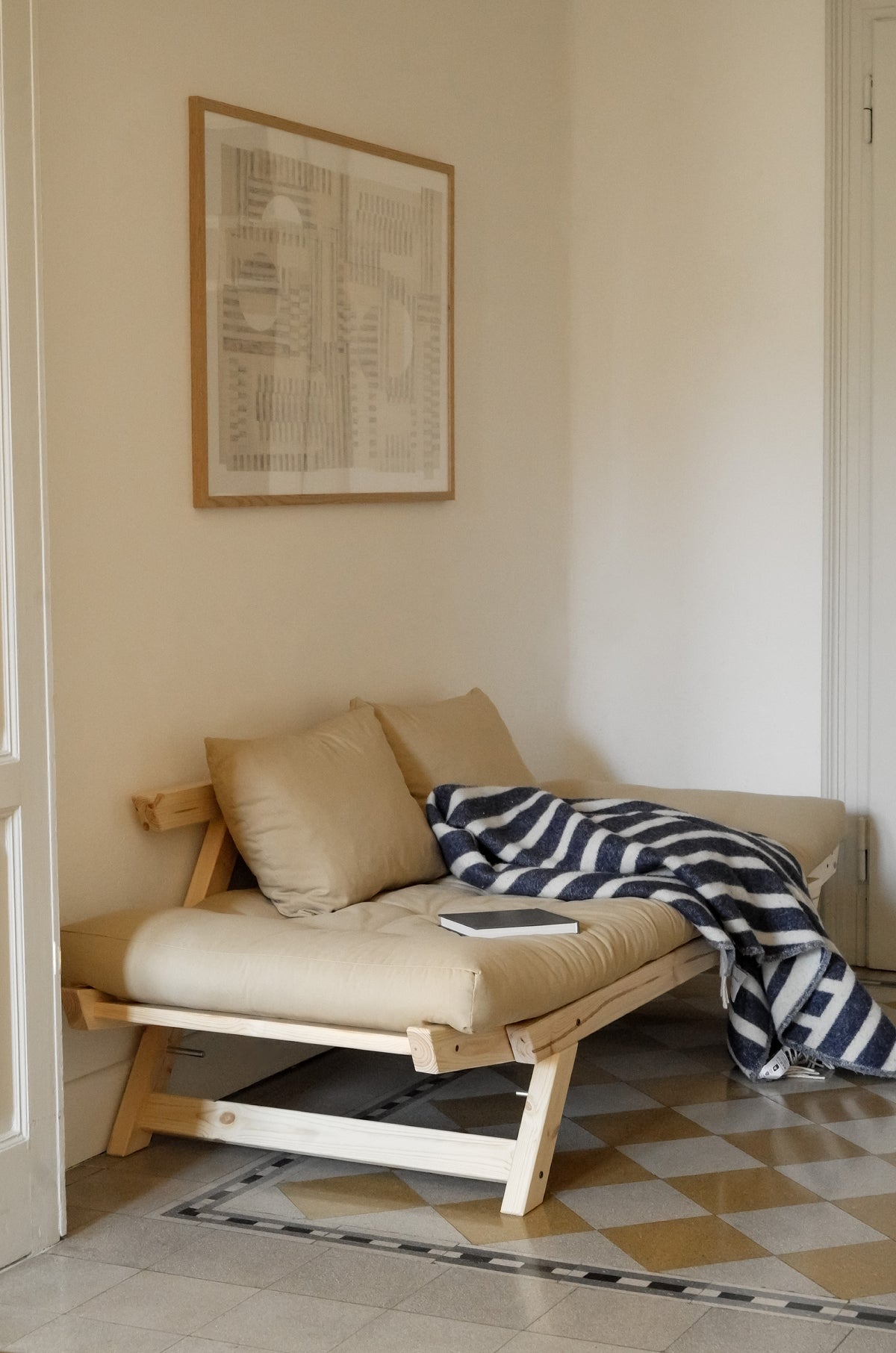 BEBOP CLEAR LACQUERED W. 4-LAYER MIXED MATTRESS WHEAT BEIGE