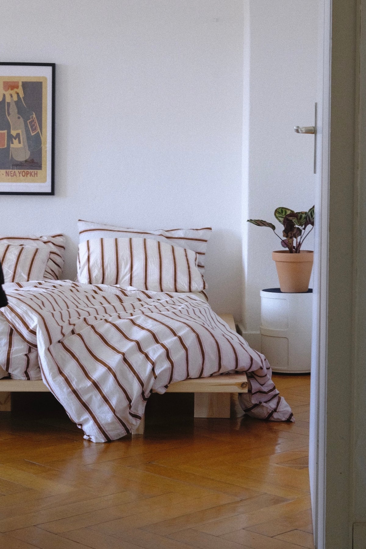 JAPAN BED RAW QUEEN SIZE