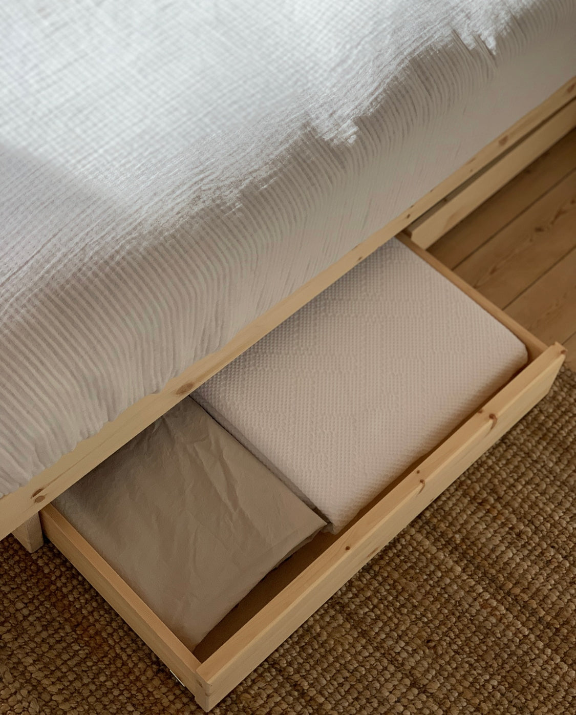 KANSO BED RAW KING SIZE W. 4 PCS BED ROLLERS RAW