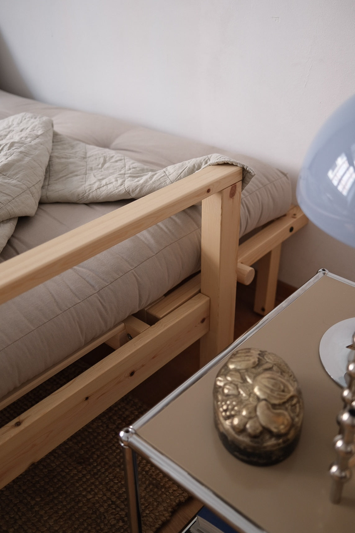 POIGNÉE CLAIRE VERNISSEE AVEC MATELAS MIXTE 5 COUCHES MAT NATUREL