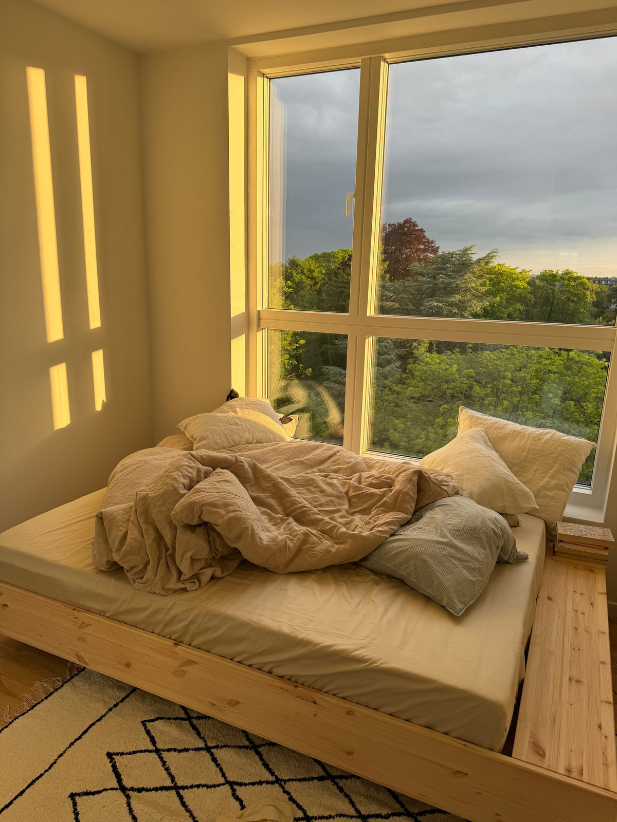 MERGE BED RAW FULL SIZE