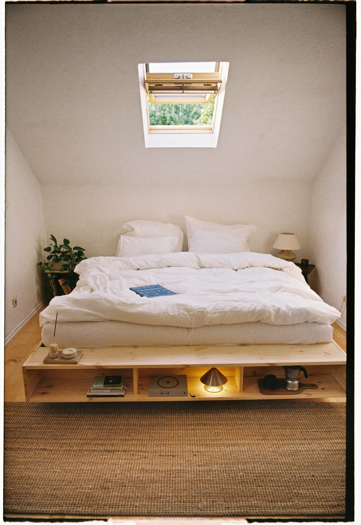 MERGE BED RAW KING SIZE