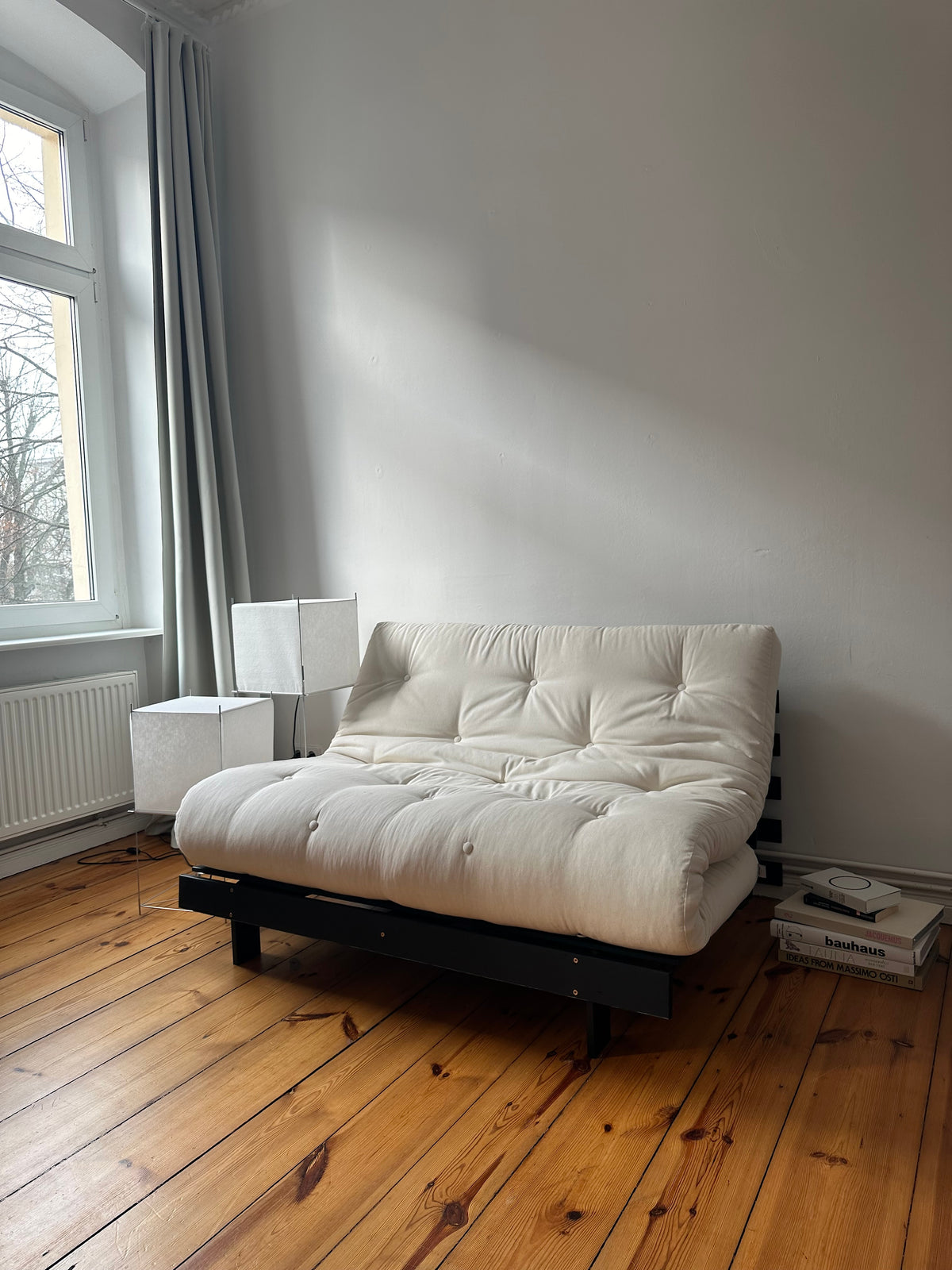 ROOTS BLACK NIGHT LACQUERED 140 X 200 W. ROOTS MATTRESS NAVY