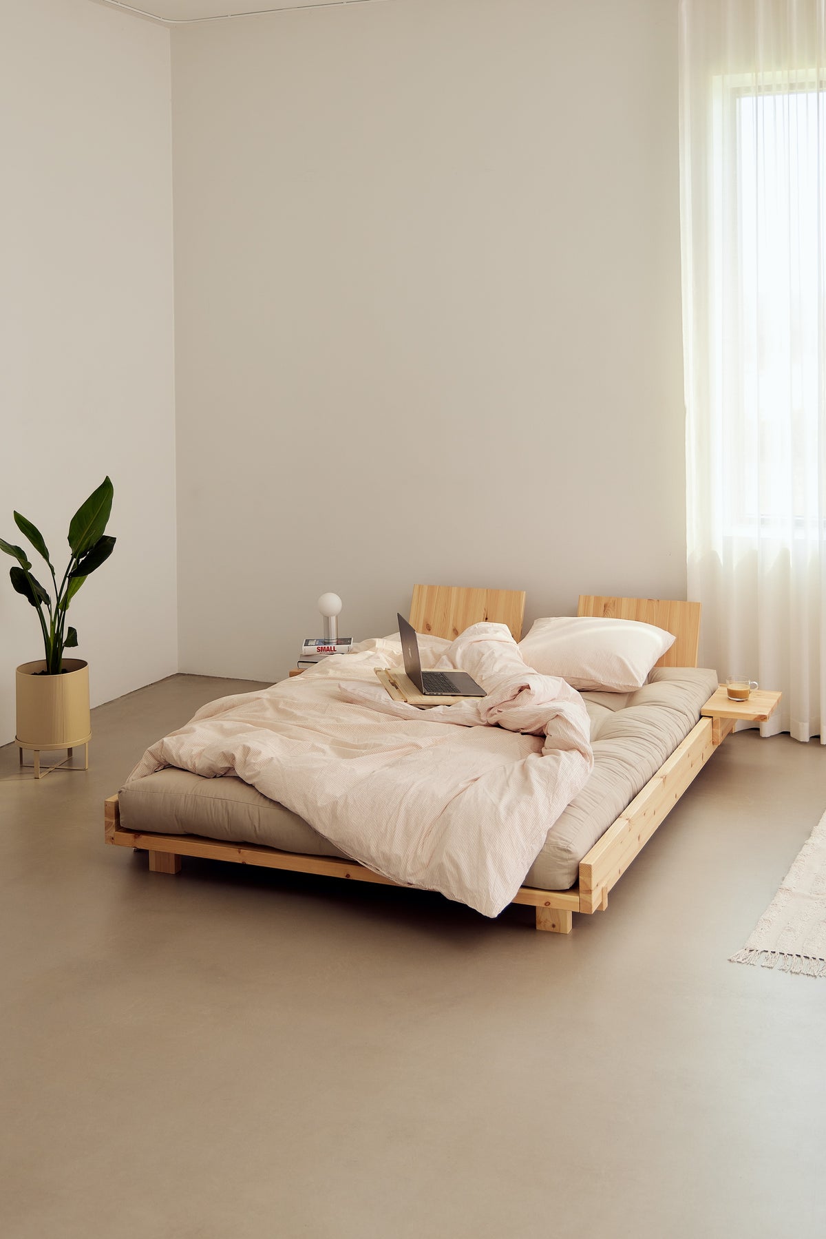 SOCIAL BED CLEAR LACQUERED 160 X 200