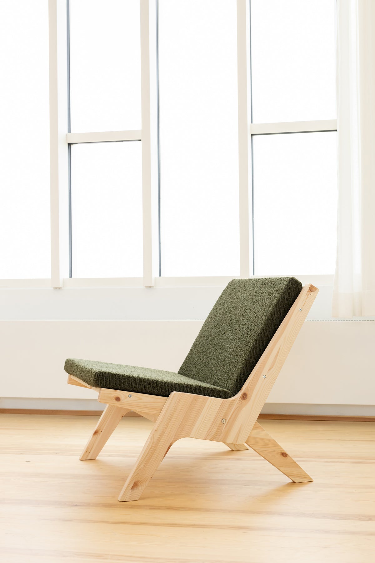SWAY LOUNGE CHAIR RAW W. PEBBLE BEIGE MATTRESS