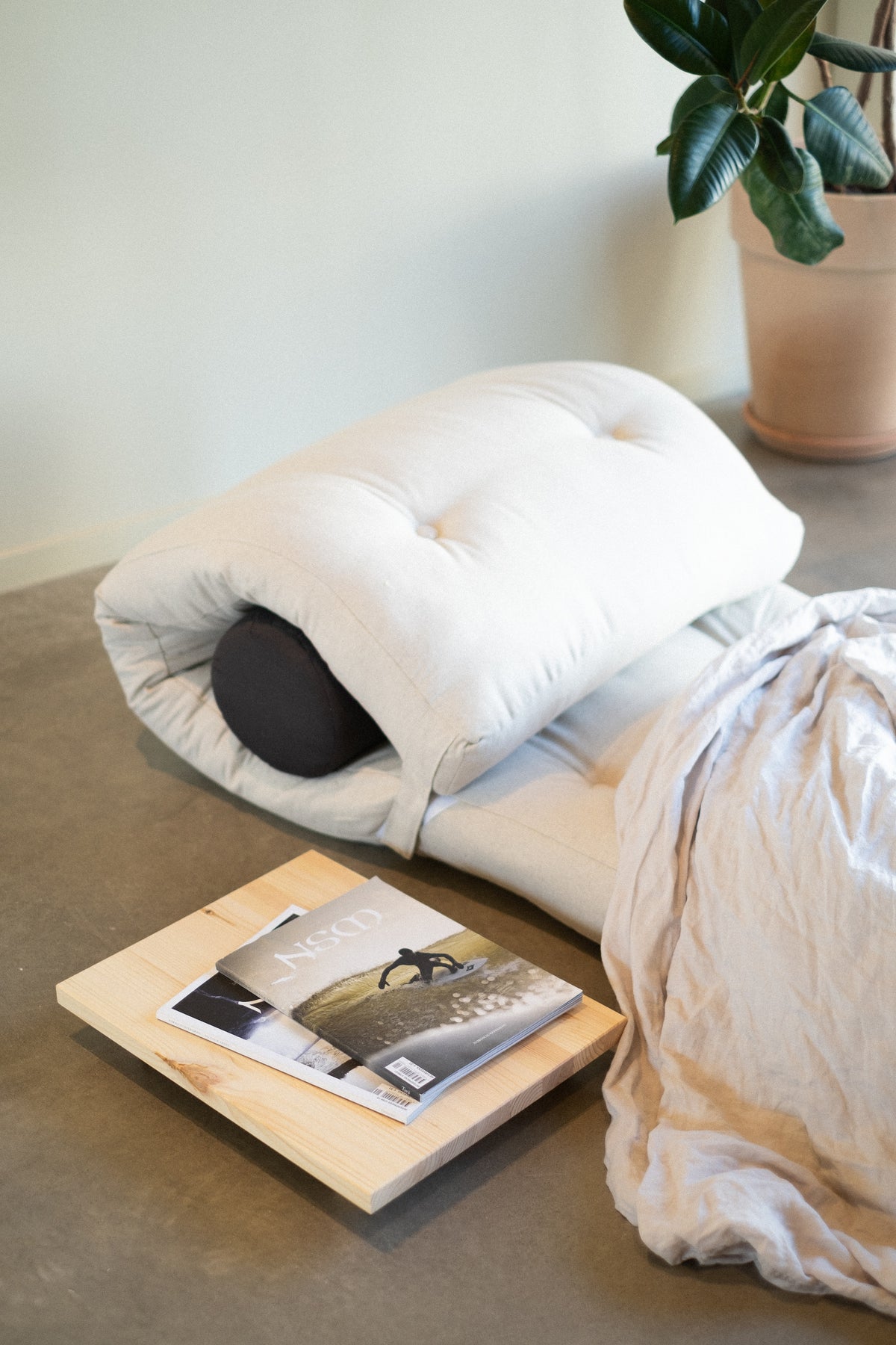 WRAP LINEN W. 1 CUSHION DARK GREY