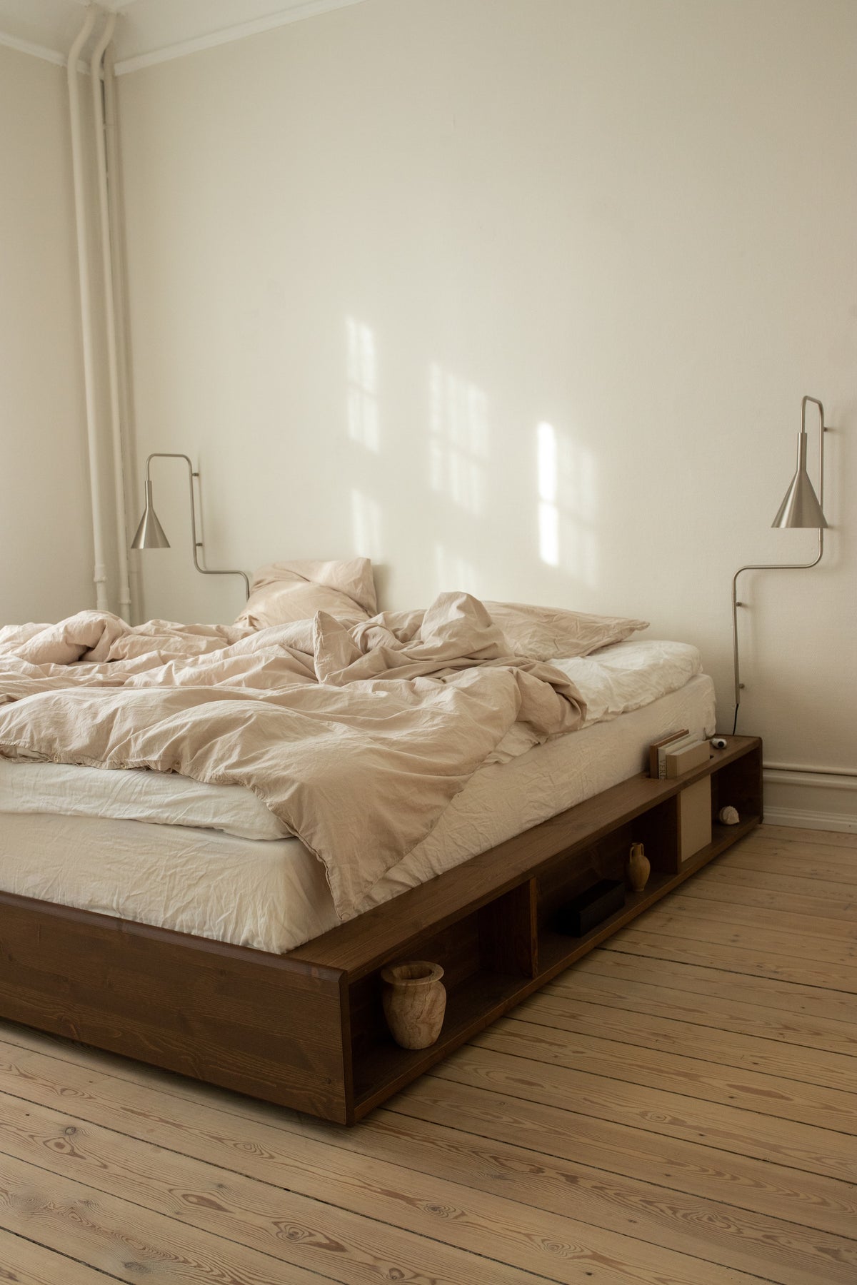 ZIGGY BED CAROB BROWN LACQUERED KING SIZE